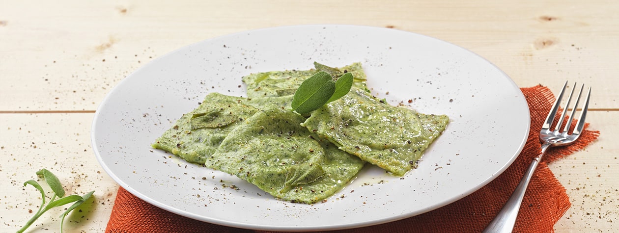 Ravioli di magro con FAGE Total, burro e salvia