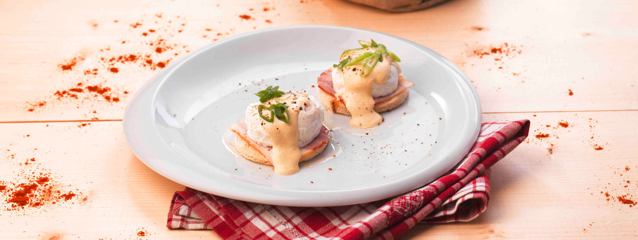 Uova alla benedict con salsa di FAGE Total e Senape