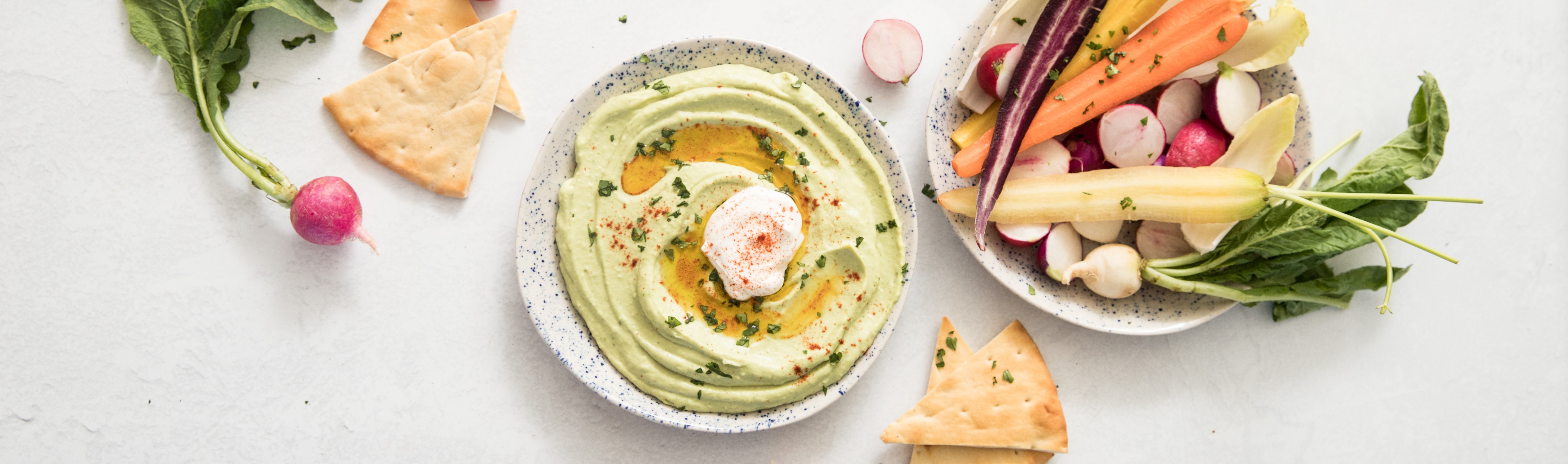 Hummus con avocado e yogurt